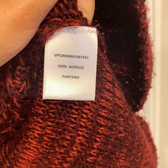 Red sweater - Picture 7 of 9